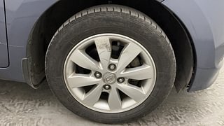 Used 2015 Hyundai Xcent [2014-2017] S (O) Petrol Petrol Manual tyres RIGHT FRONT TYRE RIM VIEW