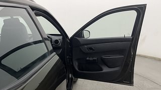 Used 2017 Renault Kwid [2015-2019] 1.0 RXL AMT Petrol Automatic interior RIGHT FRONT DOOR OPEN VIEW