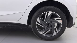 Used 2022 Hyundai New i20 Asta (O) 1.0 Turbo DCT Petrol Automatic tyres LEFT REAR TYRE RIM VIEW