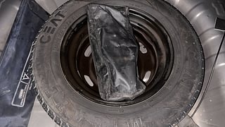 Used 2017 Renault Kwid [2017-2019] RXT 1.0 SCE Special Petrol Manual tyres SPARE TYRE VIEW