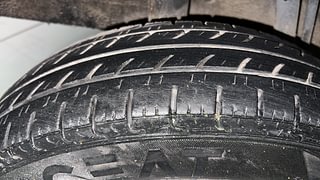 Used 2017 Renault Kwid [2017-2019] RXT 1.0 SCE Special Petrol Manual tyres RIGHT REAR TYRE TREAD VIEW