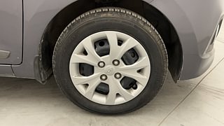 Used 2015 Hyundai Grand i10 Sportz 1.2 Kappa VTVT Petrol Manual tyres RIGHT FRONT TYRE RIM VIEW