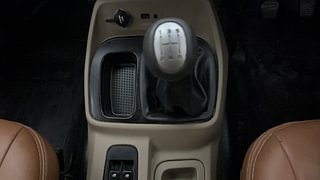 Used 2017 Mahindra TUV300 [2015-2020] T8 mHAWK100 Diesel Manual interior GEAR  KNOB VIEW