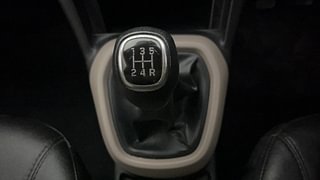 Used 2015 Hyundai Xcent [2014-2017] S (O) Petrol Petrol Manual interior GEAR  KNOB VIEW