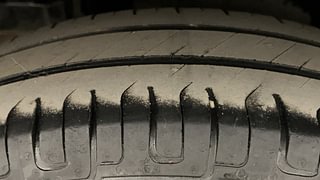 Used 2015 Maruti Suzuki Swift [2011-2017] VXi Petrol Manual tyres RIGHT REAR TYRE TREAD VIEW