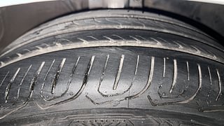 Used 2017 Volkswagen Polo [2015-2019] Highline1.2L (P) Petrol Manual tyres RIGHT FRONT TYRE TREAD VIEW