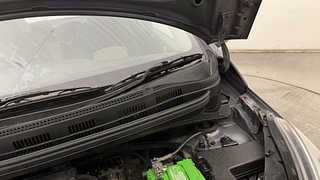 Used 2015 Hyundai Xcent [2014-2017] S (O) Petrol Petrol Manual engine ENGINE LEFT SIDE HINGE & APRON VIEW