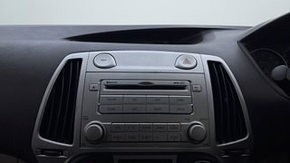 Used 2011 Hyundai i20 [2008-2012] Sportz 1.2 Petrol Manual top_features Integrated (in-dash) music system