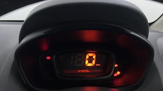 Used 2017 Renault Kwid [2017-2019] RXT 1.0 SCE Special Petrol Manual interior CLUSTERMETER VIEW