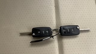 Used 2014 volkswagen Vento 1.6L Highline Petrol Petrol Manual extra CAR KEY VIEW