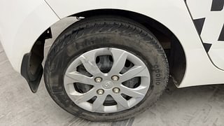Used 2018 Hyundai Eon [2011-2018] Magna + Petrol Manual tyres RIGHT REAR TYRE RIM VIEW