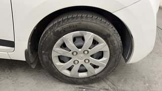 Used 2018 Hyundai Eon [2011-2018] Magna + Petrol Manual tyres RIGHT FRONT TYRE RIM VIEW