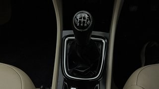 Used 2015 Maruti Suzuki Ciaz [2014-2017] ZXI+ Petrol Manual interior GEAR  KNOB VIEW