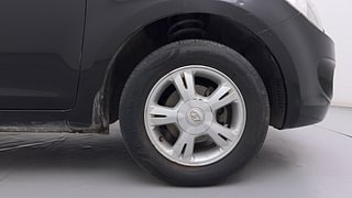 Used 2011 Hyundai i20 [2008-2012] Sportz 1.2 Petrol Manual tyres RIGHT FRONT TYRE RIM VIEW
