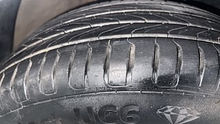 Used 2012 Volkswagen Polo [2010-2014] Highline1.2L (P) Petrol Manual tyres RIGHT FRONT TYRE TREAD VIEW