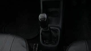 Used 2017 Renault Kwid [2017-2019] RXT 1.0 SCE Special Petrol Manual interior GEAR  KNOB VIEW