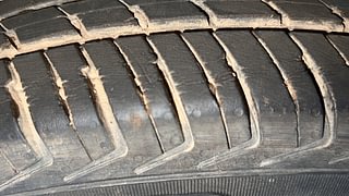 Used 2019 Renault Kwid [2015-2019] 1.0 RXL AMT Petrol Automatic tyres RIGHT FRONT TYRE TREAD VIEW