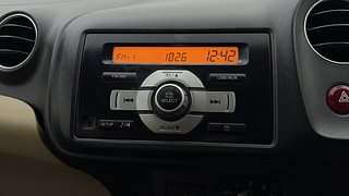 Used 2014 Honda Amaze [2013-2016] 1.2 S i-VTEC Petrol Manual top_features Integrated (in-dash) music system