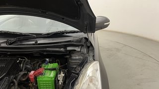Used 2015 Maruti Suzuki Swift [2011-2017] VXi Petrol Manual engine ENGINE LEFT SIDE HINGE & APRON VIEW