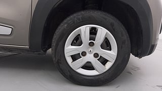Used 2017 Renault Kwid [2017-2019] RXT 1.0 SCE Special Petrol Manual tyres RIGHT FRONT TYRE RIM VIEW