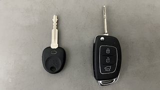Used 2015 Hyundai Xcent [2014-2017] S (O) Petrol Petrol Manual extra CAR KEY VIEW