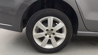 Used 2013 volkswagen Vento 1.6L Comfortline Petrol Petrol Manual tyres RIGHT REAR TYRE RIM VIEW