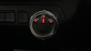 Used 2017 Renault Kwid [2015-2019] 1.0 RXL AMT Petrol Automatic interior GEAR  KNOB VIEW