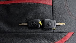 Used 2017 Renault Kwid [2017-2019] RXT 1.0 SCE Special Petrol Manual extra CAR KEY VIEW
