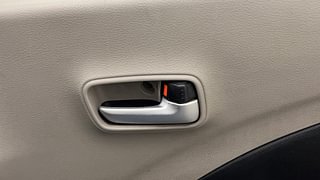 Used 2016 Maruti Suzuki Celerio VXI CNG Petrol+cng Manual top_features Central locking