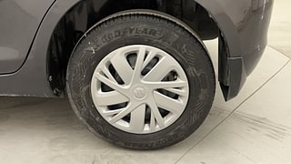 Used 2015 Maruti Suzuki Swift [2011-2017] VXi Petrol Manual tyres LEFT REAR TYRE RIM VIEW