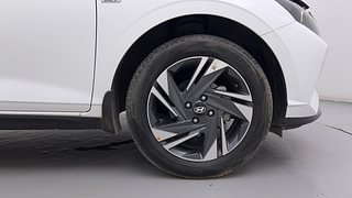 Used 2022 Hyundai New i20 Asta (O) 1.0 Turbo DCT Petrol Automatic tyres RIGHT FRONT TYRE RIM VIEW