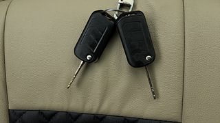 Used 2019 Mahindra Marazzo M2 8str Diesel Manual extra CAR KEY VIEW