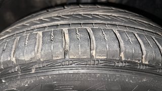 Used 2013 volkswagen Vento 1.6L Comfortline Petrol Petrol Manual tyres RIGHT FRONT TYRE TREAD VIEW