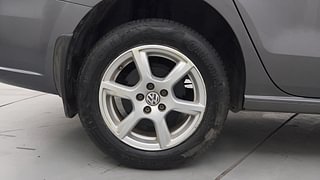 Used 2014 volkswagen Vento 1.6L Highline Petrol Petrol Manual tyres RIGHT REAR TYRE RIM VIEW