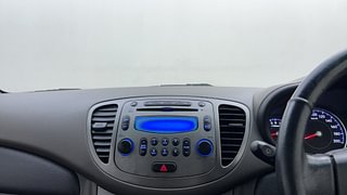 Used 2012 Hyundai i10 [2010-2016] Sportz AT Petrol Petrol Automatic top_features Integrated (in-dash) music system