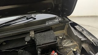 Used 2017 Renault Kwid [2015-2019] 1.0 RXL AMT Petrol Automatic engine ENGINE LEFT SIDE HINGE & APRON VIEW
