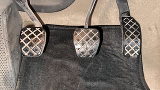 Used 2017 Volkswagen Polo [2015-2019] Highline1.2L (P) Petrol Manual interior PEDALS VIEW