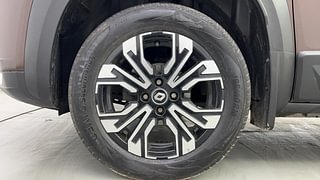 Used 2022 Renault Kiger RXZ MT Petrol Manual tyres LEFT FRONT TYRE RIM VIEW