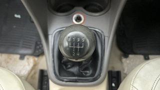 Used 2013 volkswagen Vento 1.6L Comfortline Petrol Petrol Manual interior GEAR  KNOB VIEW