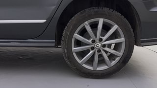 Used 2020 Volkswagen Vento  Highline Plus 1.2 (P) AT Petrol Automatic tyres LEFT REAR TYRE RIM VIEW