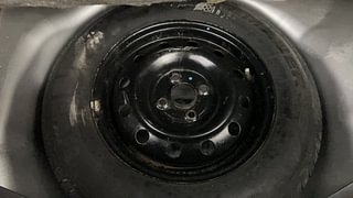 Used 2014 Maruti Suzuki Swift [2011-2017] VXi Petrol Manual tyres SPARE TYRE VIEW