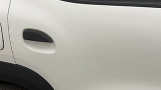 Used 2016 Renault Kwid [2015-2019] RXT Petrol Manual dents MINOR SCRATCH