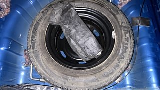 Used 2017 Renault Kwid [2015-2019] 1.0 RXT AMT Petrol Automatic tyres SPARE TYRE VIEW