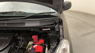 Used 2013 Maruti Suzuki Ritz [2012-2017] Vxi Petrol Manual engine ENGINE LEFT SIDE HINGE & APRON VIEW