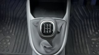 Used 2023 Hyundai Grand i10 Nios Sportz 1.2 Petrol Manual interior GEAR  KNOB VIEW