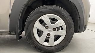 Used 2018 Renault Kwid [2015-2019] 1.0 RXT AMT Opt Petrol Automatic tyres RIGHT FRONT TYRE RIM VIEW