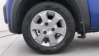Used 2017 Renault Kwid [2015-2019] 1.0 RXT AMT Petrol Automatic tyres LEFT FRONT TYRE RIM VIEW