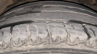 Used 2018 Mahindra TUV300 [2015-2020] T10 Diesel Manual tyres RIGHT REAR TYRE TREAD VIEW