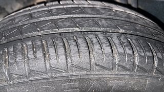 Used 2020 renault Kwid RXL(O) 1.0 Petrol MT SCE Petrol Manual tyres RIGHT REAR TYRE TREAD VIEW