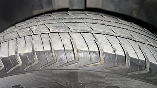 Used 2019 Renault Kwid [2016-2019] 1.0 RXT Petrol Manual tyres LEFT FRONT TYRE TREAD VIEW